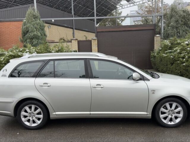 Серый Тойота Авенсис, объемом двигателя 2 л и пробегом 300 тыс. км за 3390 $, фото 3 на Automoto.ua