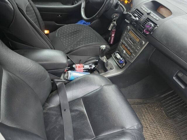 Серый Тойота Авенсис, объемом двигателя 2 л и пробегом 308 тыс. км за 2500 $, фото 4 на Automoto.ua