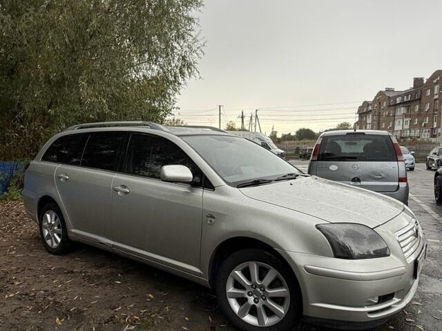 Серый Тойота Авенсис, объемом двигателя 2 л и пробегом 350 тыс. км за 2500 $, фото 2 на Automoto.ua