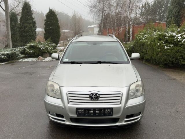 Серый Тойота Авенсис, объемом двигателя 2 л и пробегом 300 тыс. км за 3390 $, фото 1 на Automoto.ua