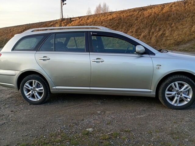 Серый Тойота Авенсис, объемом двигателя 2 л и пробегом 428 тыс. км за 4151 $, фото 1 на Automoto.ua