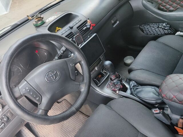 Серый Тойота Авенсис, объемом двигателя 2 л и пробегом 100 тыс. км за 3500 $, фото 4 на Automoto.ua