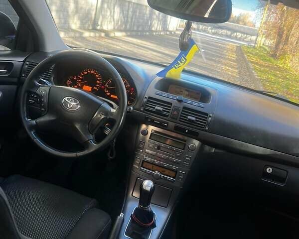 Серый Тойота Авенсис, объемом двигателя 2 л и пробегом 350 тыс. км за 4500 $, фото 5 на Automoto.ua
