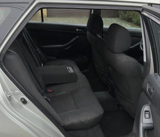 Серый Тойота Авенсис, объемом двигателя 2 л и пробегом 300 тыс. км за 3390 $, фото 10 на Automoto.ua