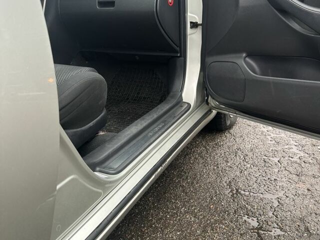 Серый Тойота Авенсис, объемом двигателя 2 л и пробегом 300 тыс. км за 2900 $, фото 12 на Automoto.ua