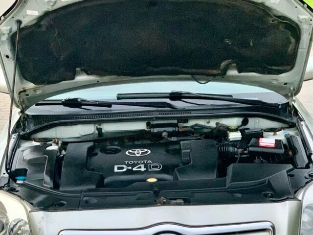 Серый Тойота Авенсис, объемом двигателя 2 л и пробегом 224 тыс. км за 4900 $, фото 15 на Automoto.ua