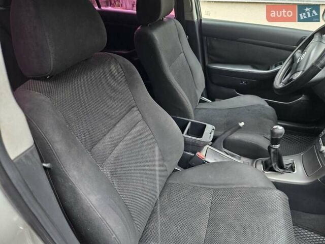 Серый Тойота Авенсис, объемом двигателя 2 л и пробегом 312 тыс. км за 4400 $, фото 17 на Automoto.ua