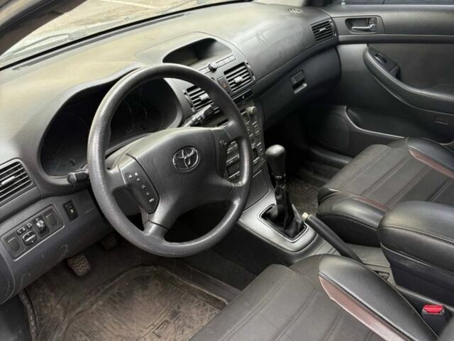 Серый Тойота Авенсис, объемом двигателя 2 л и пробегом 200 тыс. км за 1950 $, фото 4 на Automoto.ua