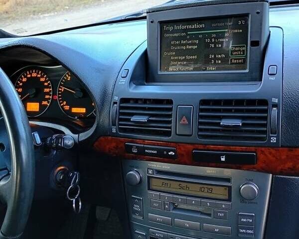 Серый Тойота Авенсис, объемом двигателя 2 л и пробегом 428 тыс. км за 4151 $, фото 3 на Automoto.ua