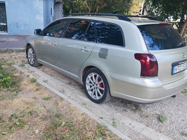 Серый Тойота Авенсис, объемом двигателя 2 л и пробегом 100 тыс. км за 3500 $, фото 3 на Automoto.ua