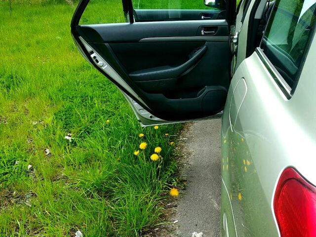 Серый Тойота Авенсис, объемом двигателя 1.8 л и пробегом 325 тыс. км за 4900 $, фото 3 на Automoto.ua