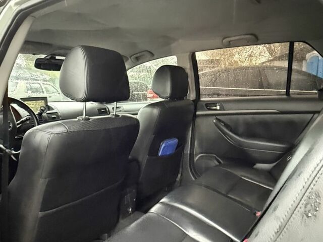 Серый Тойота Авенсис, объемом двигателя 2 л и пробегом 350 тыс. км за 2500 $, фото 5 на Automoto.ua