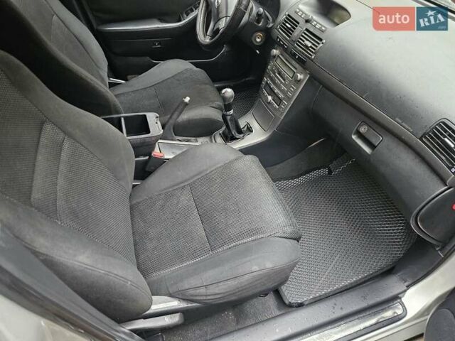 Серый Тойота Авенсис, объемом двигателя 2 л и пробегом 312 тыс. км за 4400 $, фото 19 на Automoto.ua