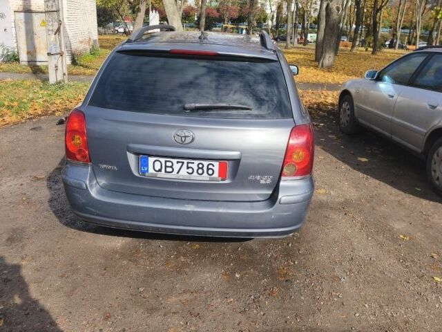 Серый Тойота Авенсис, объемом двигателя 2 л и пробегом 300 тыс. км за 2851 $, фото 3 на Automoto.ua