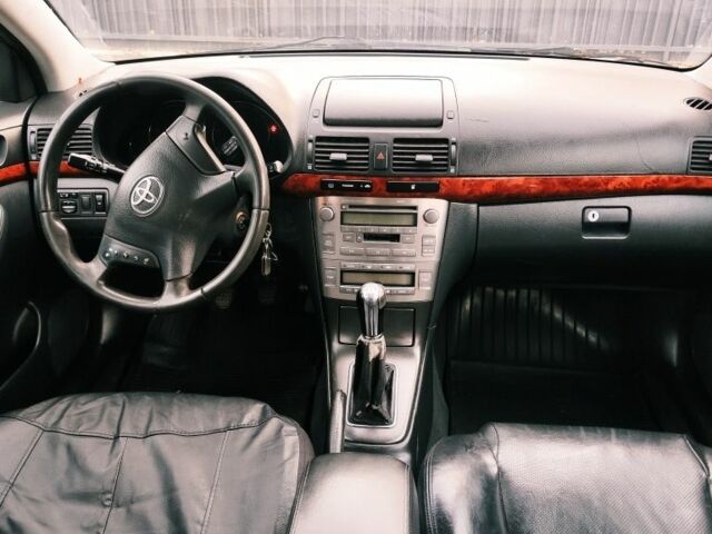 Серый Тойота Авенсис, объемом двигателя 2 л и пробегом 430 тыс. км за 2500 $, фото 4 на Automoto.ua