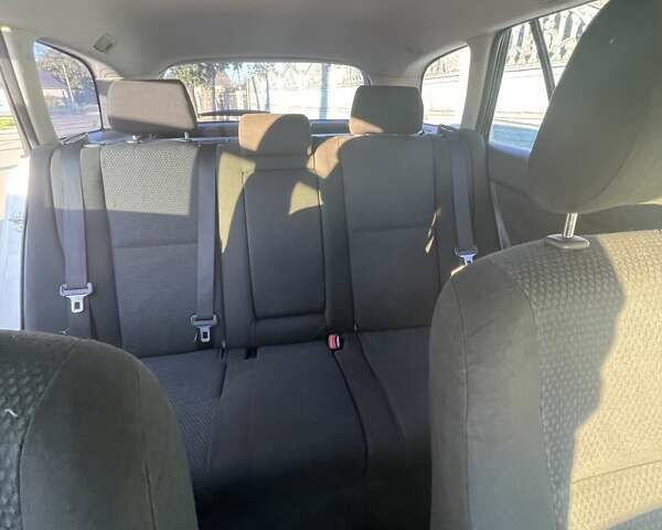 Сірий Тойота Авенсіс, об'ємом двигуна 2 л та пробігом 297 тис. км за 5100 $, фото 3 на Automoto.ua