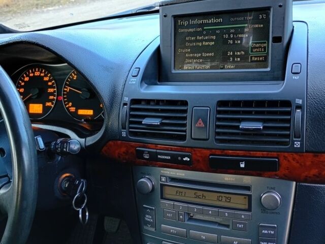 Серый Тойота Авенсис, объемом двигателя 2 л и пробегом 428 тыс. км за 4151 $, фото 4 на Automoto.ua