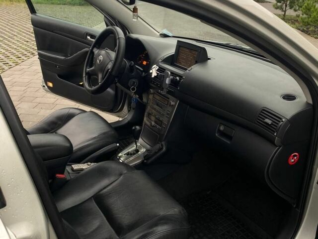 Серый Тойота Авенсис, объемом двигателя 2.4 л и пробегом 235 тыс. км за 6300 $, фото 5 на Automoto.ua