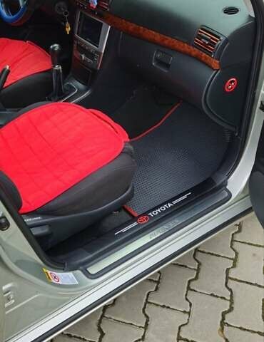 Сірий Тойота Авенсіс, об'ємом двигуна 1.8 л та пробігом 260 тис. км за 4499 $, фото 10 на Automoto.ua