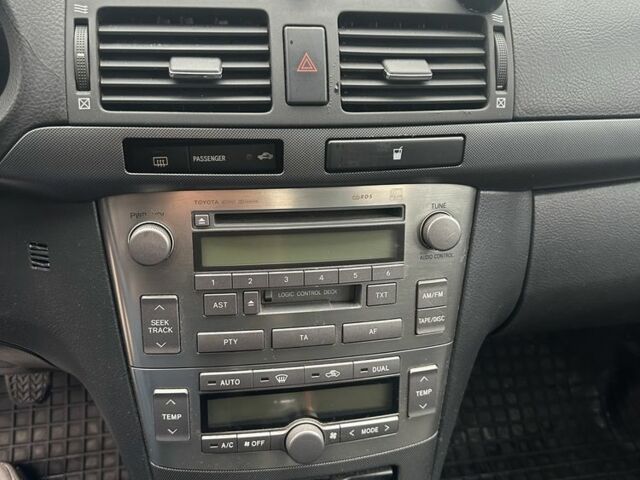 Серый Тойота Авенсис, объемом двигателя 2 л и пробегом 300 тыс. км за 2900 $, фото 20 на Automoto.ua