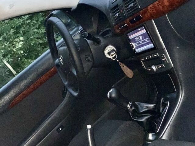 Серый Тойота Авенсис, объемом двигателя 2 л и пробегом 224 тыс. км за 4900 $, фото 19 на Automoto.ua