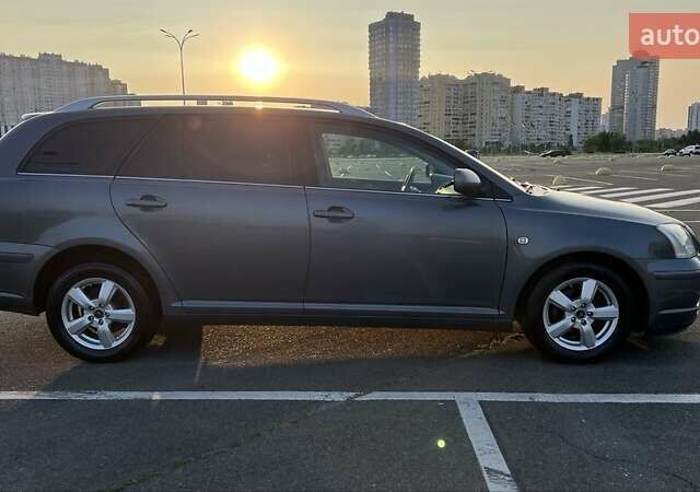 Серый Тойота Авенсис, объемом двигателя 1.8 л и пробегом 294 тыс. км за 5400 $, фото 1 на Automoto.ua