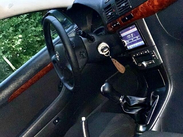 Серый Тойота Авенсис, объемом двигателя 2 л и пробегом 224 тыс. км за 4900 $, фото 11 на Automoto.ua