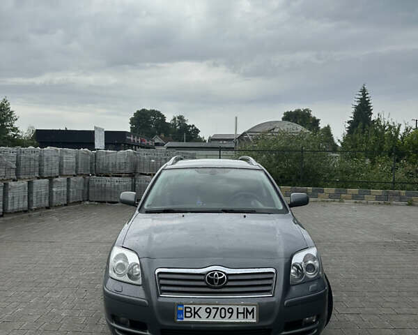 Серый Тойота Авенсис, объемом двигателя 2 л и пробегом 251 тыс. км за 5300 $, фото 1 на Automoto.ua