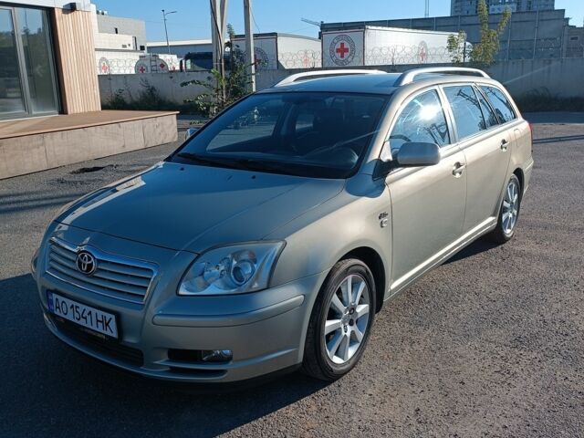 Серый Тойота Авенсис, объемом двигателя 2 л и пробегом 294 тыс. км за 5000 $, фото 1 на Automoto.ua
