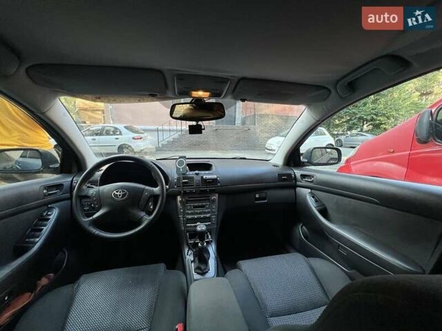 Серый Тойота Авенсис, объемом двигателя 1.8 л и пробегом 294 тыс. км за 5400 $, фото 6 на Automoto.ua