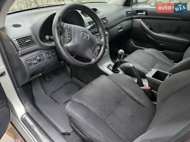 Серый Тойота Авенсис, объемом двигателя 2 л и пробегом 312 тыс. км за 4400 $, фото 28 на Automoto.ua