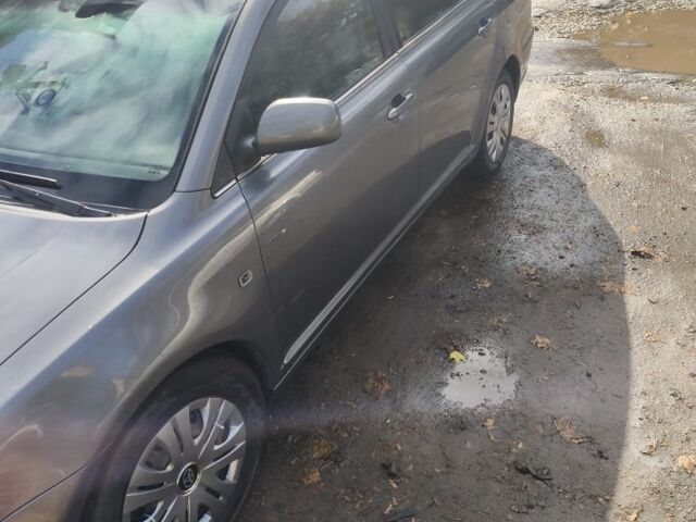 Серый Тойота Авенсис, объемом двигателя 2 л и пробегом 300 тыс. км за 2851 $, фото 1 на Automoto.ua