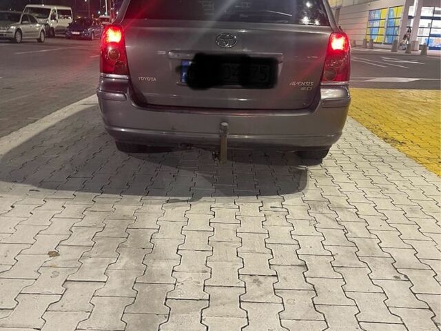 Серый Тойота Авенсис, объемом двигателя 2 л и пробегом 304 тыс. км за 1950 $, фото 4 на Automoto.ua