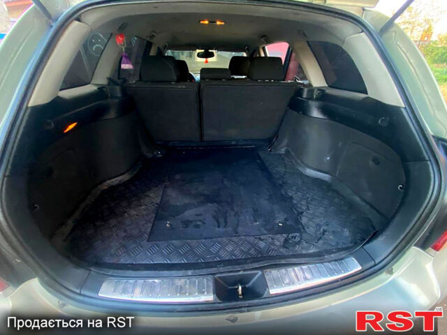 Серый Тойота Авенсис, объемом двигателя 2 л и пробегом 406 тыс. км за 4700 $, фото 6 на Automoto.ua