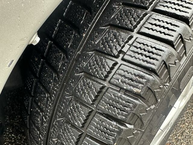 Серый Тойота Авенсис, объемом двигателя 2 л и пробегом 300 тыс. км за 2900 $, фото 8 на Automoto.ua