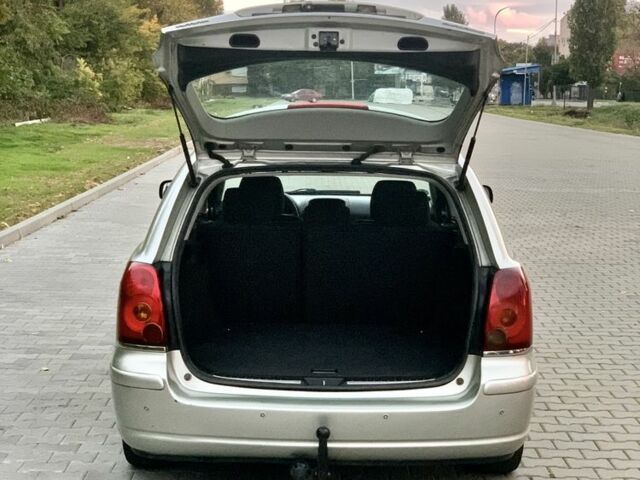 Серый Тойота Авенсис, объемом двигателя 2 л и пробегом 224 тыс. км за 4900 $, фото 8 на Automoto.ua