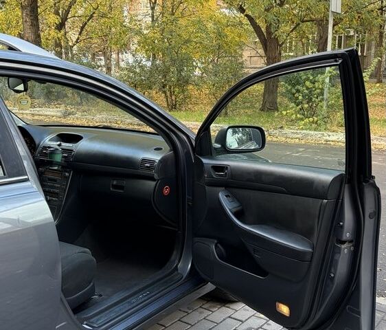 Сірий Тойота Авенсіс, об'ємом двигуна 2 л та пробігом 300 тис. км за 3100 $, фото 13 на Automoto.ua