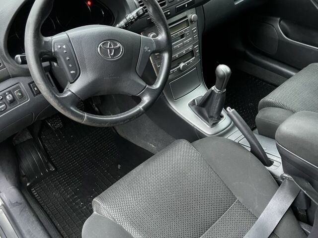 Серый Тойота Авенсис, объемом двигателя 2 л и пробегом 336 тыс. км за 2600 $, фото 10 на Automoto.ua