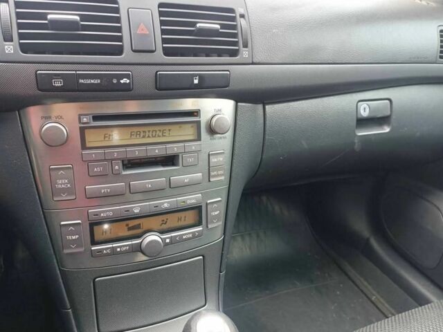 Серый Тойота Авенсис, объемом двигателя 2 л и пробегом 1 тыс. км за 2550 $, фото 2 на Automoto.ua