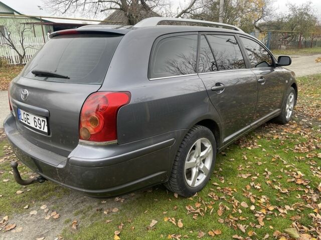 Серый Тойота Авенсис, объемом двигателя 2 л и пробегом 300 тыс. км за 2600 $, фото 1 на Automoto.ua