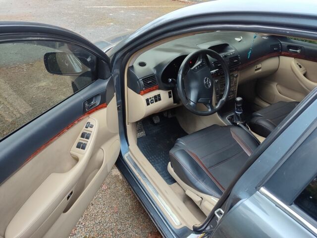 Серый Тойота Авенсис, объемом двигателя 2.2 л и пробегом 436 тыс. км за 4200 $, фото 4 на Automoto.ua