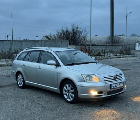 Серый Тойота Авенсис, объемом двигателя 2 л и пробегом 300 тыс. км за 2950 $, фото 2 на Automoto.ua