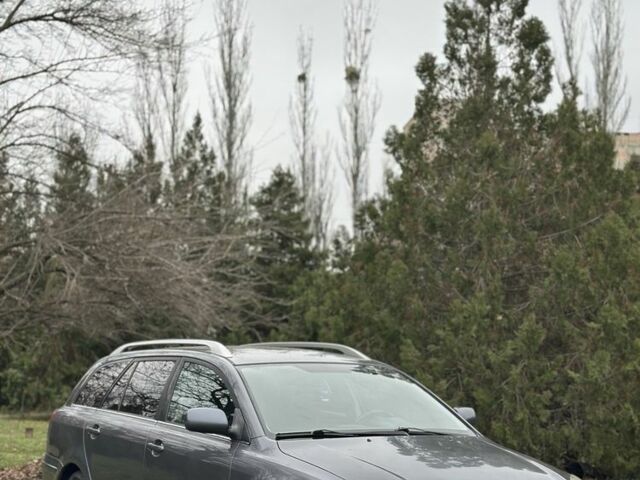 Серый Тойота Авенсис, объемом двигателя 2 л и пробегом 300 тыс. км за 3550 $, фото 2 на Automoto.ua