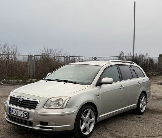 Серый Тойота Авенсис, объемом двигателя 2 л и пробегом 300 тыс. км за 3250 $, фото 3 на Automoto.ua