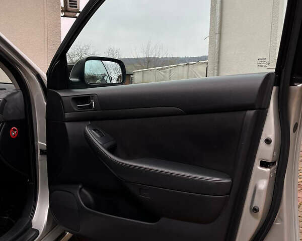 Серый Тойота Авенсис, объемом двигателя 1.79 л и пробегом 242 тыс. км за 6800 $, фото 23 на Automoto.ua