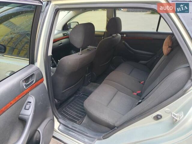 Серый Тойота Авенсис, объемом двигателя 2.2 л и пробегом 262 тыс. км за 6500 $, фото 7 на Automoto.ua