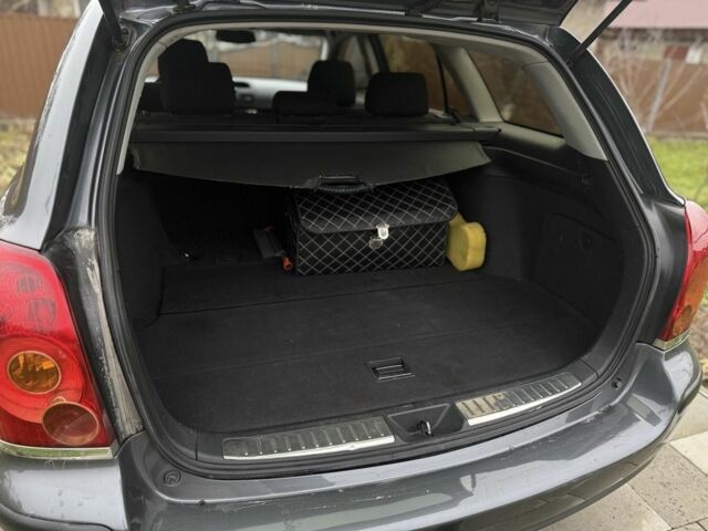 Серый Тойота Авенсис, объемом двигателя 2.2 л и пробегом 240 тыс. км за 4800 $, фото 3 на Automoto.ua