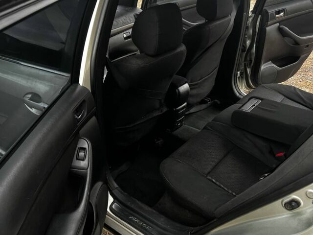 Серый Тойота Авенсис, объемом двигателя 2 л и пробегом 300 тыс. км за 2300 $, фото 5 на Automoto.ua