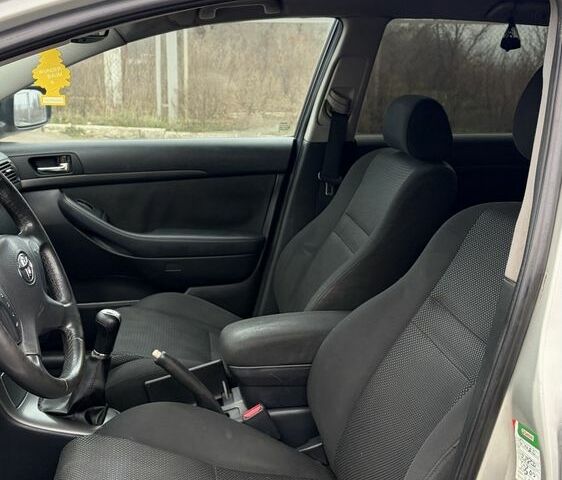 Серый Тойота Авенсис, объемом двигателя 2 л и пробегом 300 тыс. км за 3250 $, фото 12 на Automoto.ua