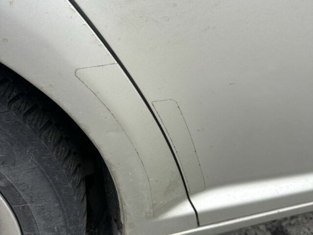 Сірий Тойота Авенсіс, об'ємом двигуна 2 л та пробігом 300 тис. км за 2900 $, фото 5 на Automoto.ua